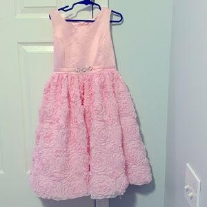 Wow , it’s daddy’s girl in this beautiful dress by American Princess, size 7 .